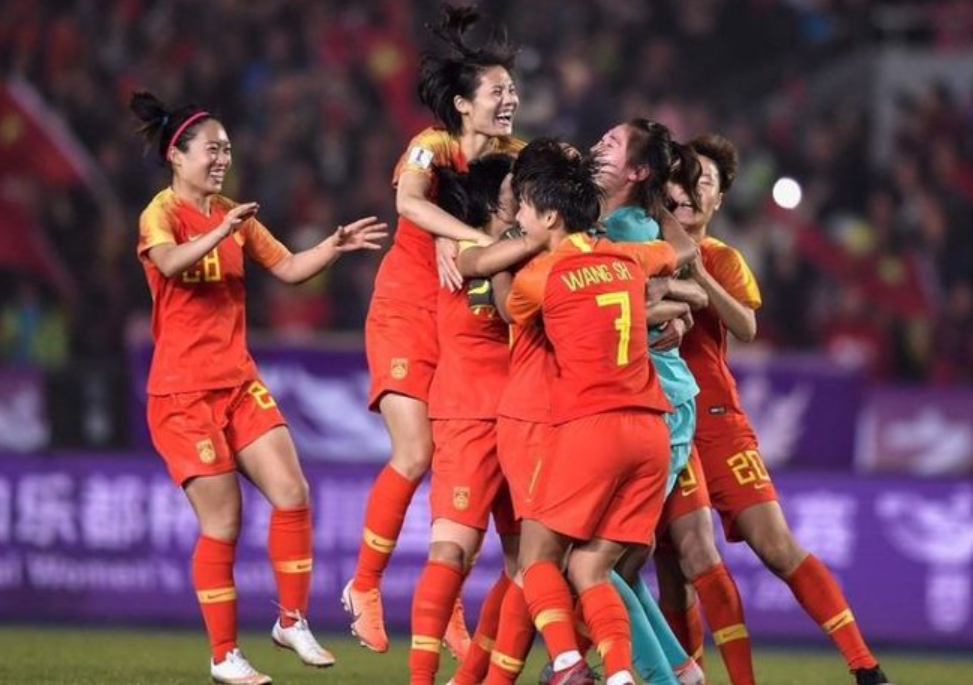 包含国内足球比赛：女足选手触发战神模式的词条